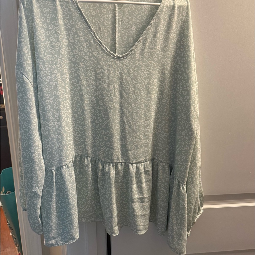 Green Long Sleeve Boxy Peplum Blouse